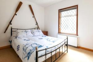 Stylish 2BD Family Hideaway in Dover