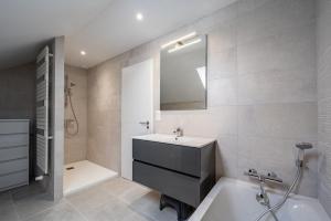 Villas Villa avec piscine, vue mer, 200 m de la plage : Villa avec Piscine Privée