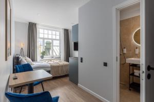 Central Hideaway in the Heart of Old Town Streets