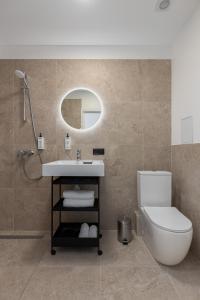 Central Hideaway in the Heart of Old Town Streets