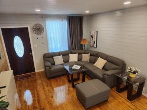 Nestled Away- Comfortable 3BDRM, Central Location