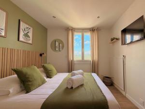 T3 Sea view walking distance of Palais, AC , Parking, Terrace