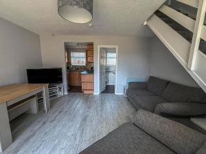 Lovely 6 Berth Villa At Waterside Village Park In Corton Ref 14100W