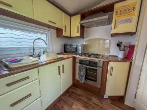 Great 6 Berth Caravan For Hire At Southview Holiday Park Ref 33006M