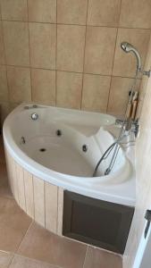 Brand New Sunny Golfing Holiday Home