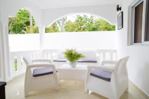 2BR Private Pool Modern Close to Beach