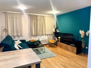 Cozy apartment on top location with private parking