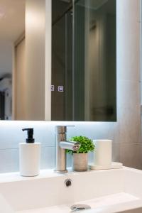 Las Condes Living Arauco Park Gourmet Couples Pad