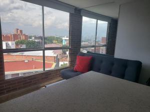 Cold AC-King Bed-Fast Wi-Fi-Medellin Paradise