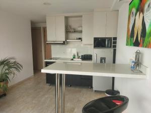 Cold AC-King Bed-Fast Wi-Fi-Medellin Paradise