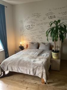 Hygge Home - artistic style apartment with free parking Friday 7 pm - Monday 8 am