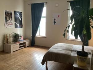 Hygge Home - Stylish Artistic Apartment with Free weekend parking