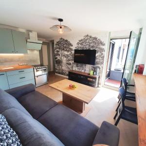 Apt 3 étoiles Piscine Tennis 2adultes et 2enfants