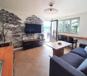 Apt 3 étoiles Piscine Tennis 2adultes et 2enfants