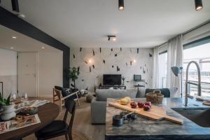 Ade - 2 bedrooms and parking in Alcântara