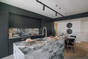 Ade - 2 bedrooms and parking in Alcântara