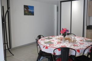 8-guest apartment in Albiez with large balcony