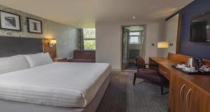 Family Room with Double and Single Beds room in Hull Humber View Hotel BW Signature Collection