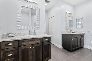 Close2Beach, HeatedPool, FirePit, FencedYard, Sleeps10