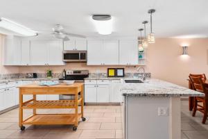 Big Island Keauhou Surf & Racquet 4-103 by Coldwell Banker Island Vacations