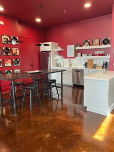 Nashville Elvis Suite 4BR by Maddox Hotel