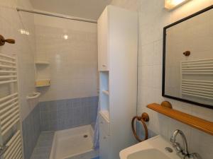 Maisons de vacances Gite au Bord de la Creuse avec Jardin Prive - FR-1-591-735 : photos des chambres
