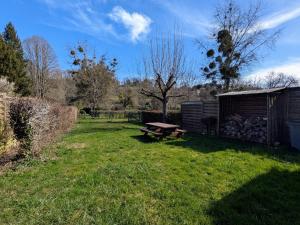 Maisons de vacances Gite au bord de la Creuse avec parking prive a Ceaulmont - FR-1-591-736 : photos des chambres