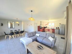 Maisons de vacances Maison perigourdine avec piscine privative, internet et animaux acceptes - FR-1-616-476 : photos des chambres