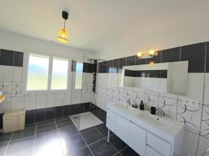 Maisons de vacances Maison perigourdine avec piscine privative, internet et animaux acceptes - FR-1-616-476 : photos des chambres