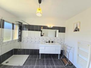 Maisons de vacances Maison perigourdine avec piscine privative, internet et animaux acceptes - FR-1-616-476 : photos des chambres
