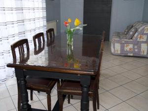 Maisons de vacances Gite Charmant avec Terrasse Privee et Parking a Zellenberg - FR-1-744-44 : photos des chambres