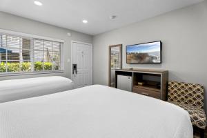 Deluxe Queen Room room in Ocean Park Inn