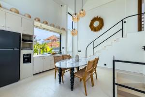 New build Villa Golden Pearl in Pererenan, Bali - Volcano view & pool