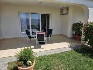 KETI 2 NV - Studio apartment with terrace