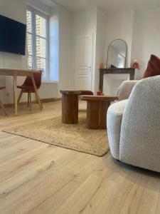 CMG Studio 102 XL Petit-Bois Place Ducale