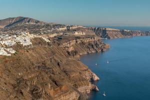 Pura Vida Cave House