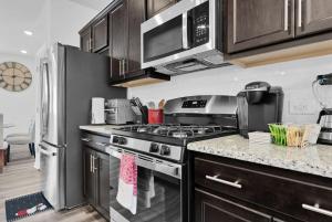 Entire house near Raleigh airport with comm pool and dogpark