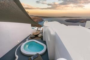 Pura Vida Cave House