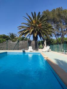 Le Mas de la Palmeraie - Mas 3 dans propriété privée au calme avec piscine et tennis