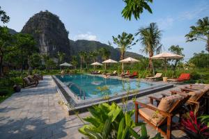 Tam Coc Peaceful Nature