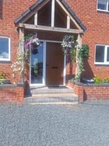 Luxuriously appointed 3 bedroom cottage off road parking for 3 vehicles dogs welcome by prior arrangement only 3 church cottages Alfrick close to Malvern and Worcester and Shelsley Walsh in a lovely village close to M5 Dogs welcome