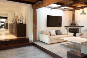 Can Calyssa Luxury Villa Near City Center