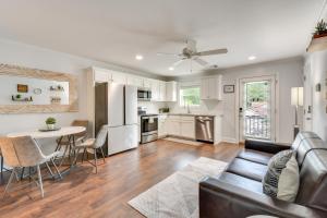 Steps to River and Shops Downtown Helen Retreat!