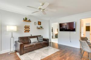 Steps to River and Shops Downtown Helen Retreat!