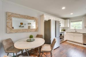 Steps to River and Shops Downtown Helen Retreat!