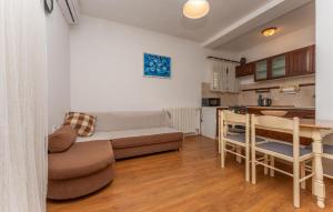 Gorgeous Apartment In Biograd Na Moru