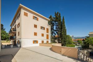 Mirelas golden luxury apartment