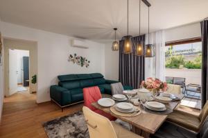 Mirelas golden luxury apartment