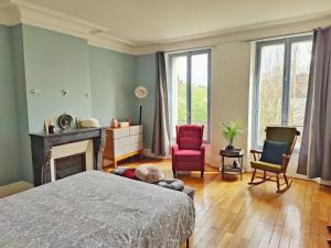 large 5-bedroom 2 floor apartment 200 m2