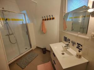 Appartements large 5-bedroom 2 floor apartment 200 m2 : photos des chambres